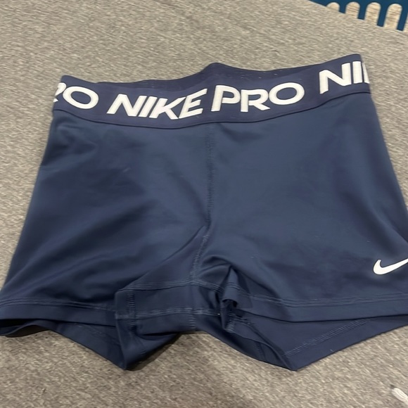 Nike pros size medium in a dark blue/navy blue - Picture 3 of 4